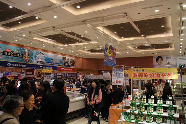 SOGO忠孝館12樓活動會館：SOGO百貨忠孝館2017 韓國美食文化節】開跑囉!!(11/24~12/8)/人蔘製品大匯集/年糕/泡菜/農水產