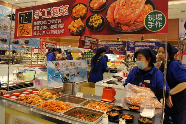 SOGO忠孝館12樓活動會館：SOGO百貨忠孝館2017 韓國美食文化節】開跑囉!!(11/24~12/8)/人蔘製品大匯集/年糕/泡菜/農水產