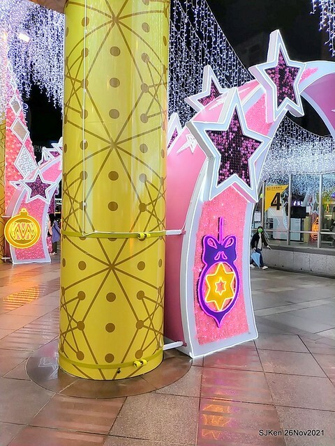 遠東Sogo百貨台北忠孝館聖誕燈飾,Christmas decoration of Far Eastern SOGO department store Chung-Hsiao branch , Taipei, Taiwan, SJKen, Nov 26, 2021.