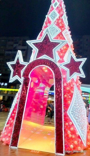 遠東Sogo百貨台北忠孝館聖誕燈飾,Christmas decoration of Far Eastern SOGO department store Chung-Hsiao branch , Taipei, Taiwan, SJKen, Nov 26, 2021.