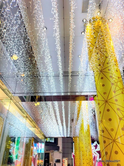 遠東Sogo百貨台北忠孝館聖誕燈飾,Christmas decoration of Far Eastern SOGO department store Chung-Hsiao branch , Taipei, Taiwan, SJKen, Nov 26, 2021.