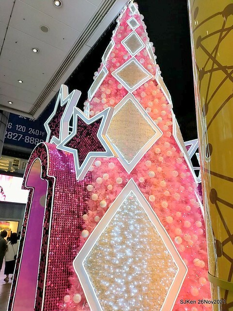 遠東Sogo百貨台北忠孝館聖誕燈飾,Christmas decoration of Far Eastern SOGO department store Chung-Hsiao branch , Taipei, Taiwan, SJKen, Nov 26, 2021.