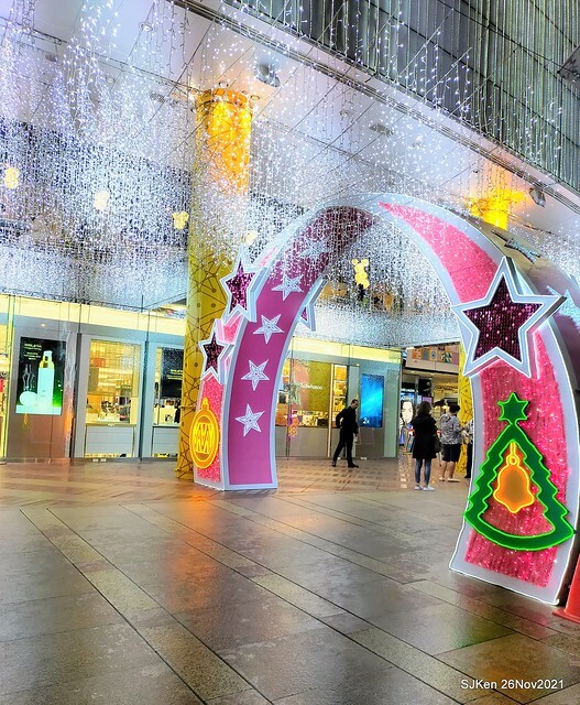 遠東Sogo百貨台北忠孝館聖誕燈飾,Christmas decoration of Far Eastern SOGO department store Chung-Hsiao branch , Taipei, Taiwan, SJKen, Nov 26, 2021.
