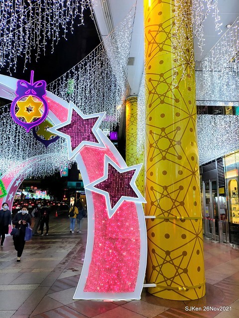 遠東Sogo百貨台北忠孝館聖誕燈飾,Christmas decoration of Far Eastern SOGO department store Chung-Hsiao branch , Taipei, Taiwan, SJKen, Nov 26, 2021.