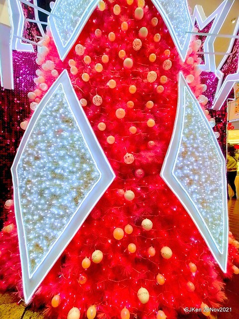 遠東Sogo百貨台北忠孝館聖誕燈飾,Christmas decoration of Far Eastern SOGO department store Chung-Hsiao branch , Taipei, Taiwan, SJKen, Nov 26, 2021.