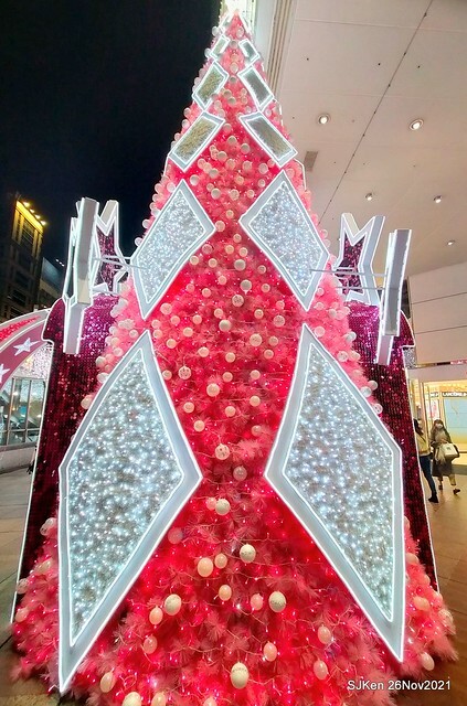 遠東Sogo百貨台北忠孝館聖誕燈飾,Christmas decoration of Far Eastern SOGO department store Chung-Hsiao branch , Taipei, Taiwan, SJKen, Nov 26, 2021.