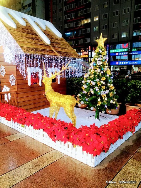 Christmas street decoration of Fareast Sogo department store,Taipei, Taiwan, Nov 30 ~ Dec 16, 2020, SJKen.