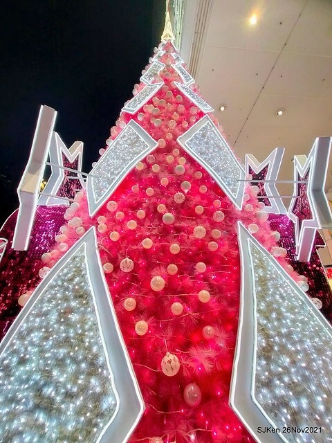 遠東Sogo百貨台北忠孝館聖誕燈飾,Christmas decoration of Far Eastern SOGO department store Chung-Hsiao branch , Taipei, Taiwan, SJKen, Nov 26, 2021.