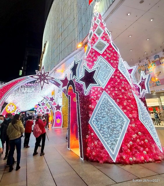 遠東Sogo百貨台北忠孝館聖誕燈飾,Christmas decoration of Far Eastern SOGO department store Chung-Hsiao branch , Taipei, Taiwan, SJKen, Nov 26, 2021.