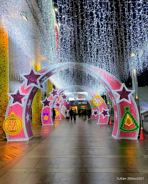 遠東Sogo百貨台北忠孝館聖誕燈飾,Christmas decoration of Far Eastern SOGO department store Chung-Hsiao branch , Taipei, Taiwan, SJKen, Nov 26, 2021.