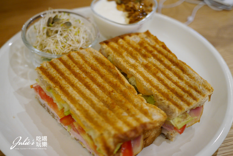 中山站、赤峰街●早午餐、蛋糕甜點●Miss V Bakery Cafe(肉桂捲真迷人!)