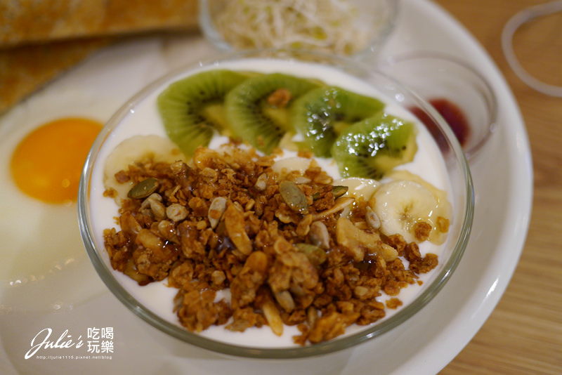 中山站、赤峰街●早午餐、蛋糕甜點●Miss V Bakery Cafe(肉桂捲真迷人!)