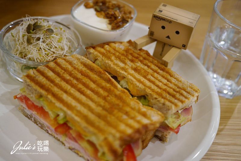 中山站、赤峰街●早午餐、蛋糕甜點●Miss V Bakery Cafe(肉桂捲真迷人!)