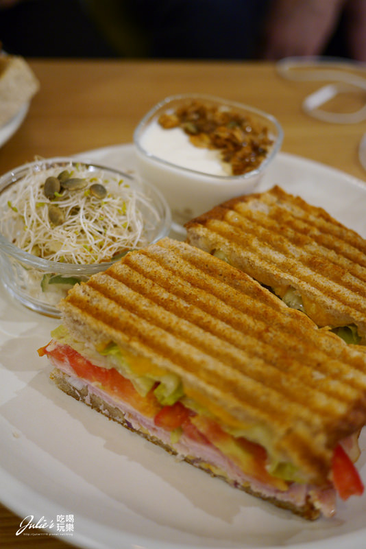 中山站、赤峰街●早午餐、蛋糕甜點●Miss V Bakery Cafe(肉桂捲真迷人!)