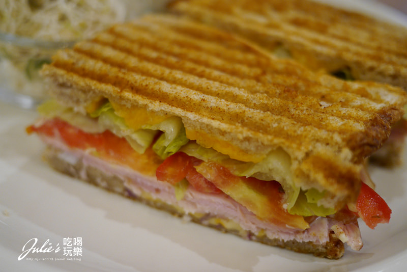 中山站、赤峰街●早午餐、蛋糕甜點●Miss V Bakery Cafe(肉桂捲真迷人!)