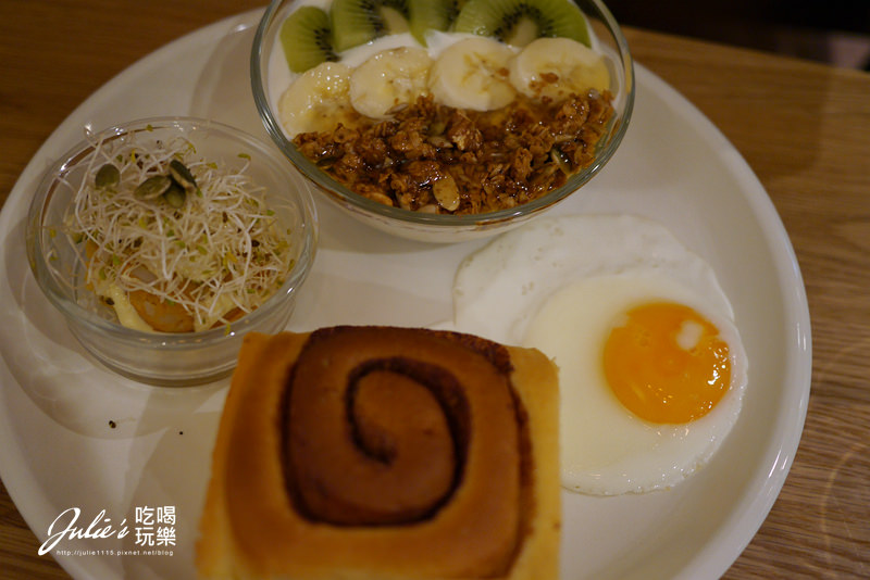 中山站、赤峰街●早午餐、蛋糕甜點●Miss V Bakery Cafe(肉桂捲真迷人!)