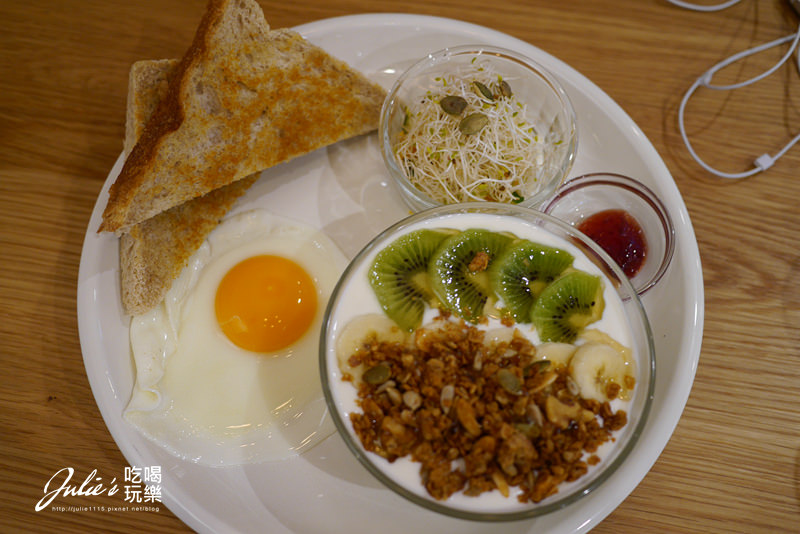 中山站、赤峰街●早午餐、蛋糕甜點●Miss V Bakery Cafe(肉桂捲真迷人!)