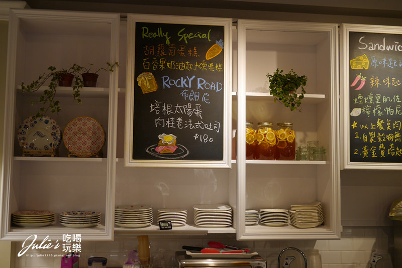 中山站、赤峰街●早午餐、蛋糕甜點●Miss V Bakery Cafe(肉桂捲真迷人!)