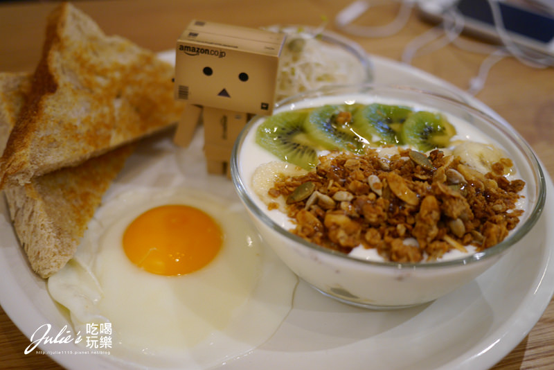 中山站、赤峰街●早午餐、蛋糕甜點●Miss V Bakery Cafe(肉桂捲真迷人!)