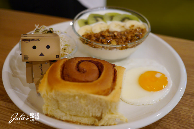 中山站、赤峰街●早午餐、蛋糕甜點●Miss V Bakery Cafe(肉桂捲真迷人!)