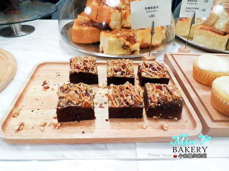 【捷運雙連站】Miss V Bakery~赤峰街裡的人氣甜點，美式肉桂捲迸出新滋味，忍不住一訪再訪~♥
