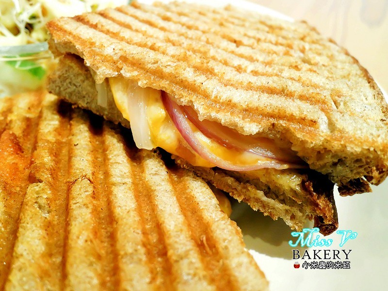 【捷運雙連站】Miss V Bakery~赤峰街裡的人氣甜點，美式肉桂捲迸出新滋味，忍不住一訪再訪~♥