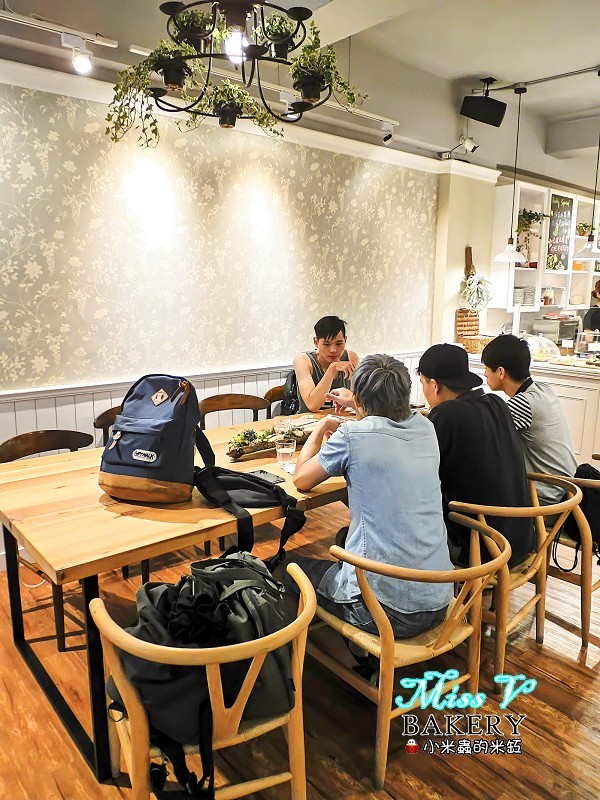 【捷運雙連站】Miss V Bakery~赤峰街裡的人氣甜點，美式肉桂捲迸出新滋味，忍不住一訪再訪~♥