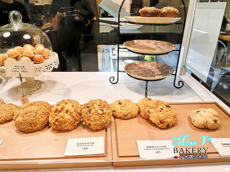 【捷運雙連站】Miss V Bakery~赤峰街裡的人氣甜點，美式肉桂捲迸出新滋味，忍不住一訪再訪~♥