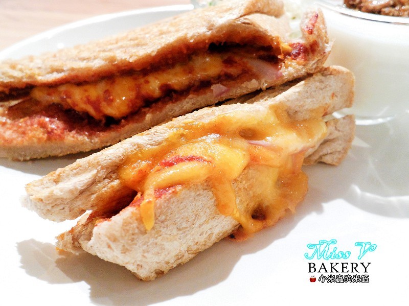 【捷運雙連站】Miss V Bakery~赤峰街裡的人氣甜點，美式肉桂捲迸出新滋味，忍不住一訪再訪~♥