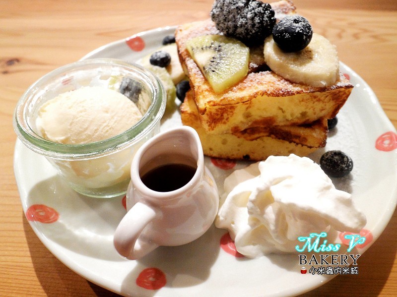 【捷運雙連站】Miss V Bakery~赤峰街裡的人氣甜點，美式肉桂捲迸出新滋味，忍不住一訪再訪~♥