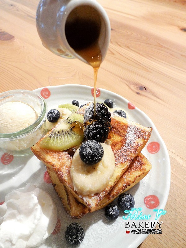 【捷運雙連站】Miss V Bakery~赤峰街裡的人氣甜點，美式肉桂捲迸出新滋味，忍不住一訪再訪~♥