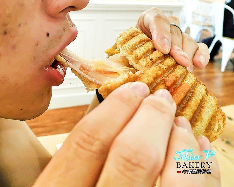 【捷運雙連站】Miss V Bakery~赤峰街裡的人氣甜點，美式肉桂捲迸出新滋味，忍不住一訪再訪~♥