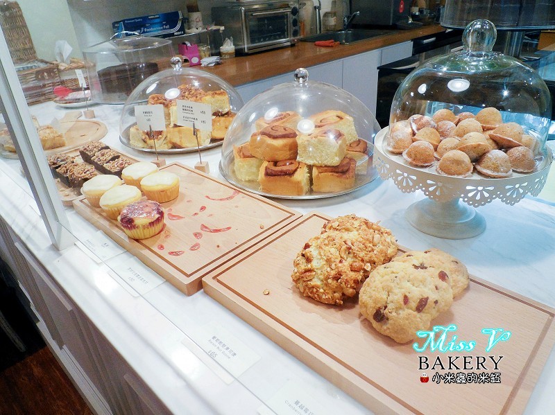 【捷運雙連站】Miss V Bakery~赤峰街裡的人氣甜點，美式肉桂捲迸出新滋味，忍不住一訪再訪~♥