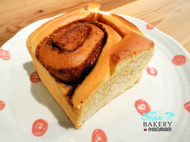 【捷運雙連站】Miss V Bakery~赤峰街裡的人氣甜點，美式肉桂捲迸出新滋味，忍不住一訪再訪~♥