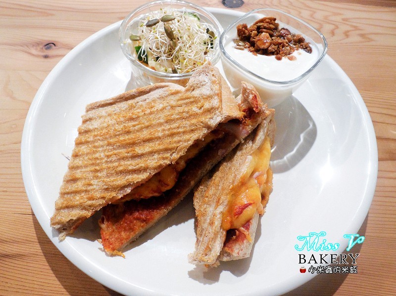 【捷運雙連站】Miss V Bakery~赤峰街裡的人氣甜點，美式肉桂捲迸出新滋味，忍不住一訪再訪~♥