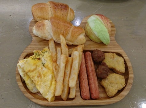 濰克早午餐 Wake Up Brunch：高雄~濰克早午餐(建國旗艦店)~大份量平底鍋直接端上桌~可愛貓咪盤兒童套餐~吃的好滿足~