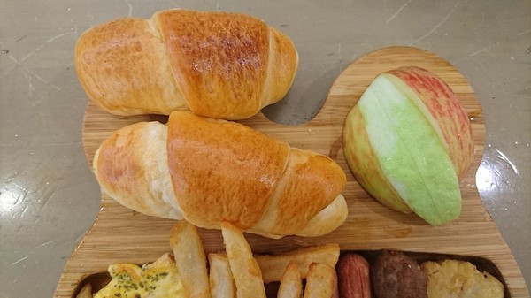 濰克早午餐 Wake Up Brunch：高雄~濰克早午餐(建國旗艦店)~大份量平底鍋直接端上桌~可愛貓咪盤兒童套餐~吃的好滿足~