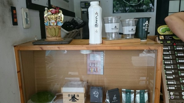 三星園(民合茶屋)：高雄~三星園 民合茶屋~與抹茶一期一會的約會~將軍的柔情濃郁生乳捲~抹茶控必吃~