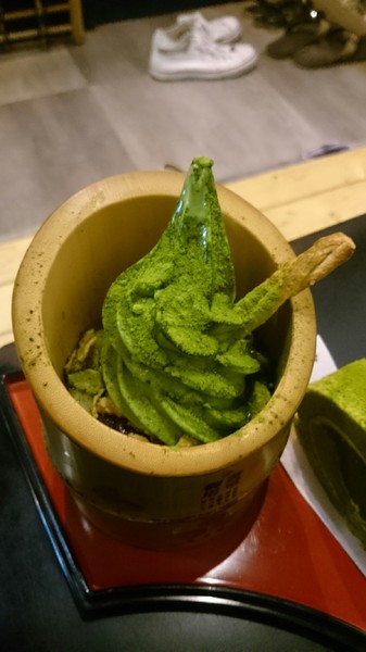 三星園(民合茶屋)：高雄~三星園 民合茶屋~與抹茶一期一會的約會~將軍的柔情濃郁生乳捲~抹茶控必吃~