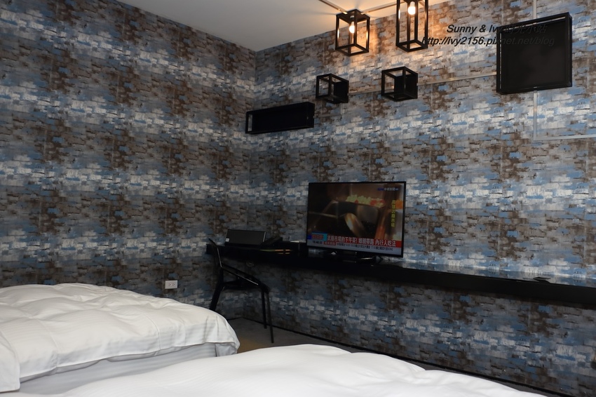 【高雄前金住宿】樹屋旅店 The Tree House。享受設計風的時尚，交通也便利，靠近六合夜市與捷運站