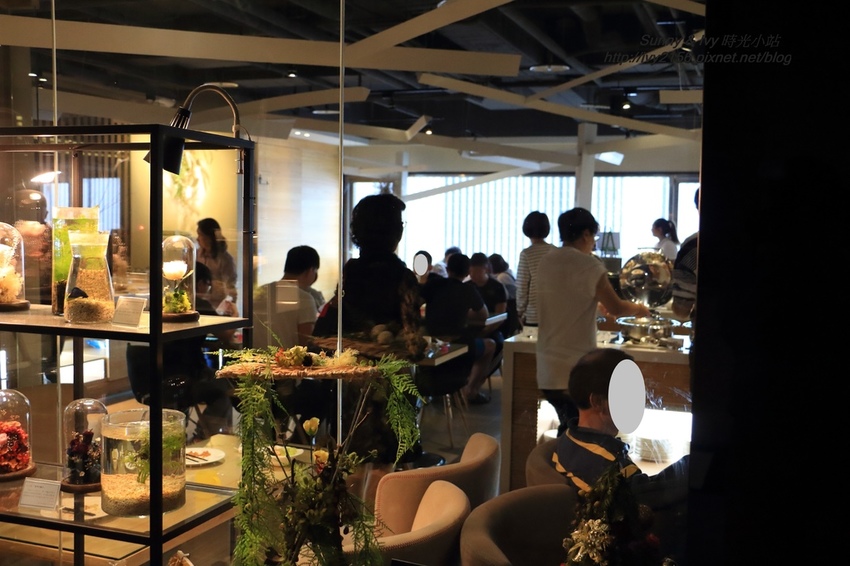 【高雄前金住宿】樹屋旅店 The Tree House。享受設計風的時尚，交通也便利，靠近六合夜市與捷運站