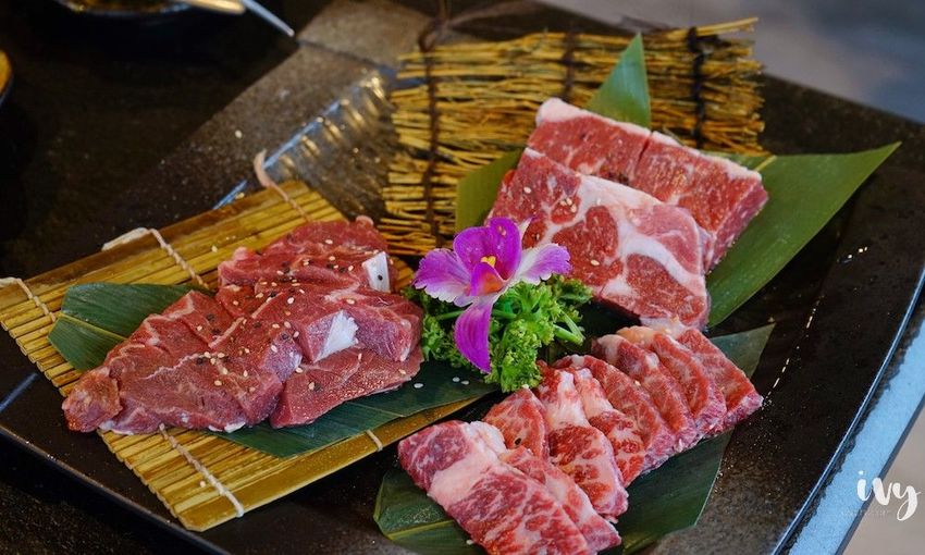 1928燒肉總舖|高雄鳳山文山特區融合燒肉與居酒屋的宵夜美食,高質感裝潢、全桌邊服務、無消低限制,適合三五好久聚餐!