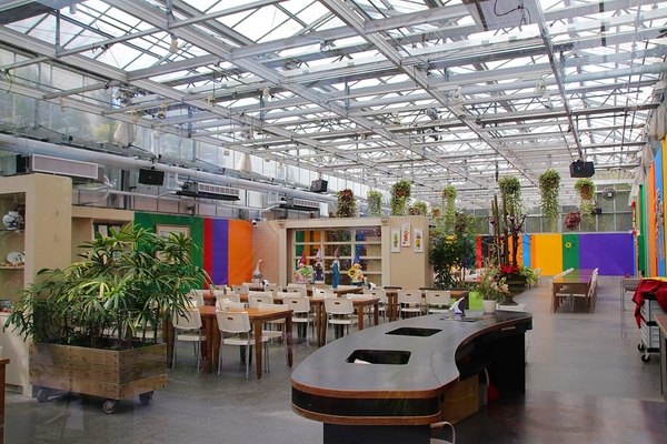 菁芳園休閒農場(Green Flavor Garden)：【彰化田尾景點】菁芳園~夢幻浪漫花房如婚紗棚內場景，池畔玻璃溫室餐廳，水漾落羽松季節限定，如置身異國歐洲般的美景