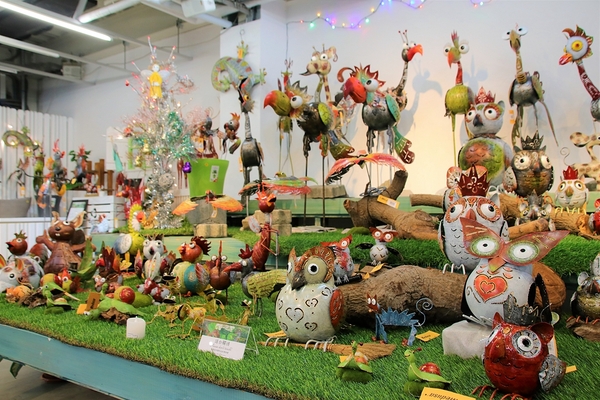 菁芳園休閒農場(Green Flavor Garden)：【彰化田尾景點】菁芳園~夢幻浪漫花房如婚紗棚內場景，池畔玻璃溫室餐廳，水漾落羽松季節限定，如置身異國歐洲般的美景