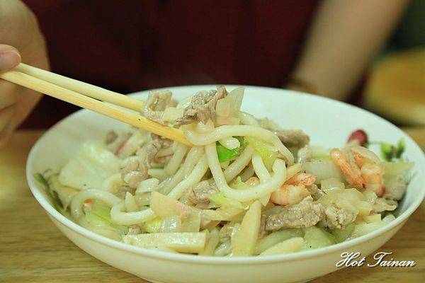 明卿蝦仁飯:【台南美食】在地飄香五十年!豪華版的蝦仁肉絲飯,家常炒大麵讓人回味無窮:明卿蝦仁飯