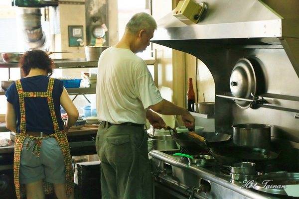 明卿蝦仁飯:【台南美食】在地飄香五十年!豪華版的蝦仁肉絲飯,家常炒大麵讓人回味無窮:明卿蝦仁飯