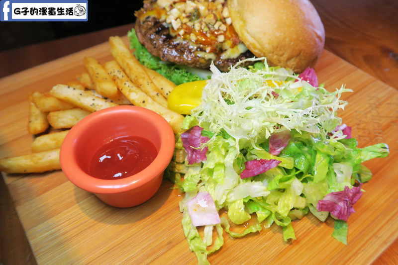 堅果焦糖牛肉漢堡 B超值套餐 柚醬沙拉