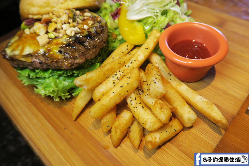 堅果焦糖牛肉漢堡 B超值套餐 脆薯