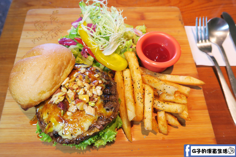 堅果焦糖牛肉漢堡 B超值套餐 小廚房 kitchenette CAFE