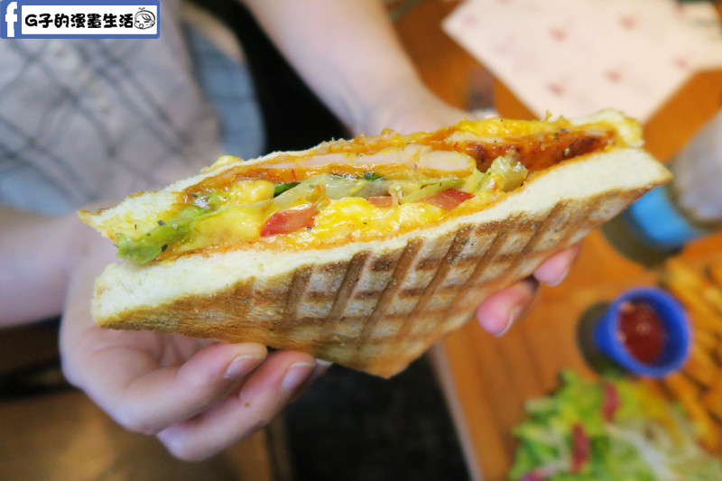 帕里尼壓餅-辣味醃製雞腿 小廚房 kitchenette CAFE